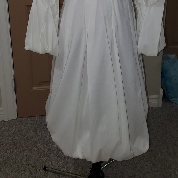 Samuel Dong white lined coat with a snap closer - Picture 2 of 10